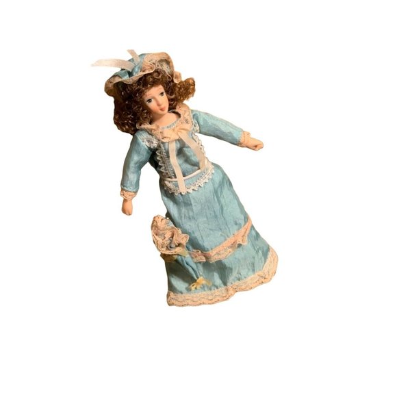 DG Creations Pretty Woman Porcelain Doll 6 Inch Christmas Ornament — 2003 - Picture 3 of 8